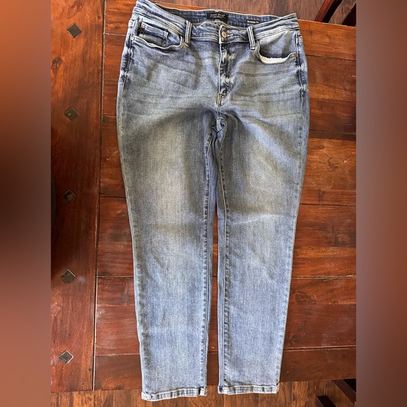 Judy Blue Boyfriend Jeans Size 13/31 Light Wash Stretch Denim - Picture 1 of 8